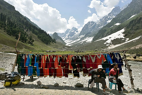Photographers are waiting for tourists 